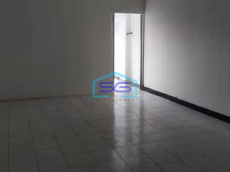 Disewakan Ruko Baru Lokasi Pinggir Jalan Raya Daan Mogot Tangerang Luas Bangunan 230 m²