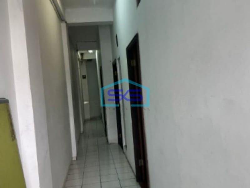 Disewakan Ruko 3 Lantai Termasuk Lantai Basement Parkir Luas Luas Bangunan 219m2 di Duren Sawit Jakarta Timur