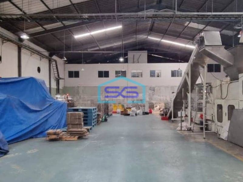 Dijual Gudang Strategis di Jalan Raya Narogong Bekasi Luas 4200m2