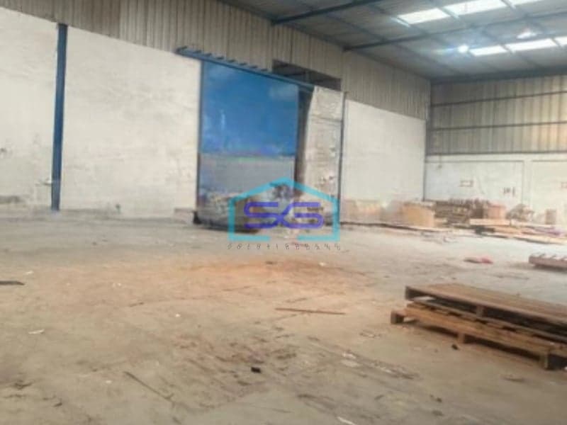 Disewakan Gudang Luas Bangunan  1350 m² Akses Container 40 Feet di Cipondoh Tangerang