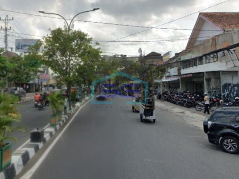 科科罗迪尼捷蒂斯战略性店屋出租，占地350平方米
