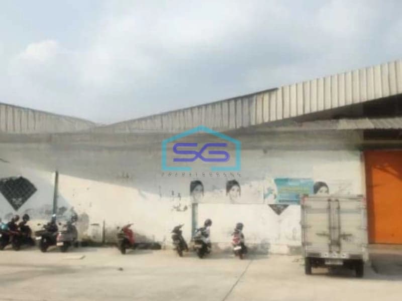 Disewakan Gudang Akses Container 40 Feet Luas Bangunan 2412 m² Lokasi Kramat Jati Jakarta Timur