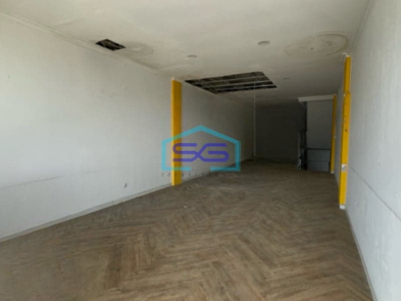 Disewakan Ruko 2 Lantai dan Rooftop Berada di Pinggir Jalan Utama Kemang Jakarta Selatan LB 225m2