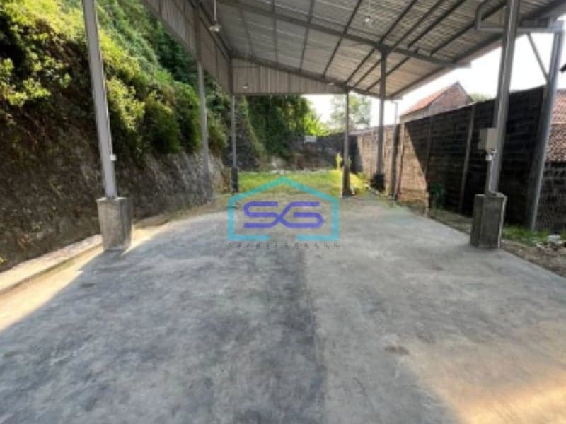 Dijual Tanah Strategis Pinggir Jalan Raya Sudah Ada Bangunan Kantor Cocok Untuk Berbagai Usaha Semarang Barat LT 2302m2