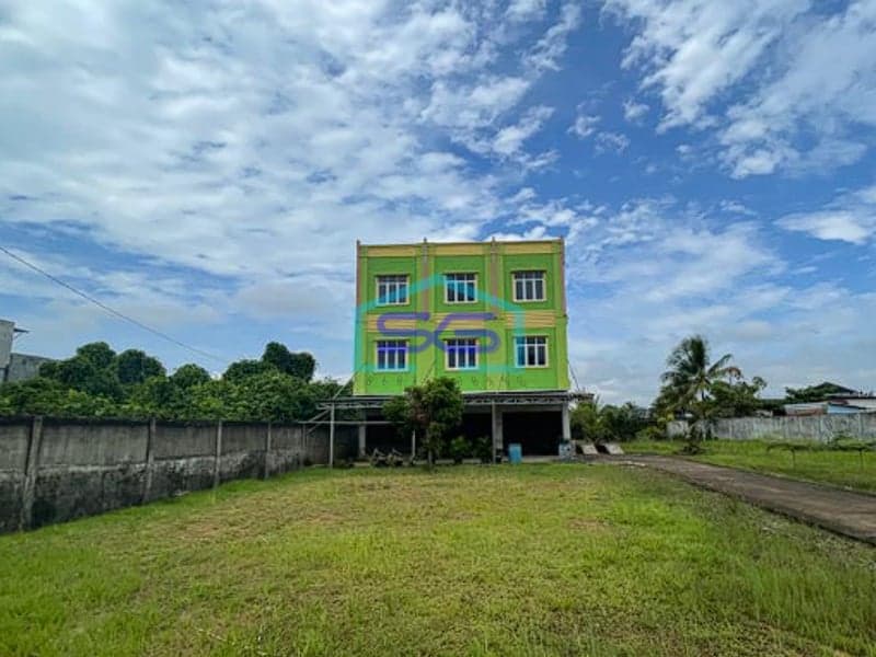 Disewakan 3 Unit Ruko 3 Lantai Halaman Luas Jalan Soekarno Hatta Palembang LT 2700m2