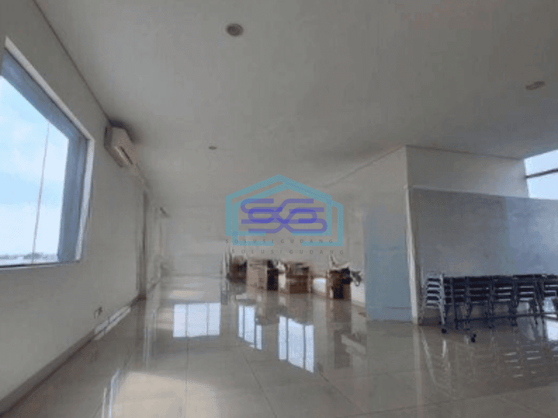Dijual Cepat Gedung Kantor Luas Bangunan  1064 m² Lokasi Strategis di Cipondoh Tangerang