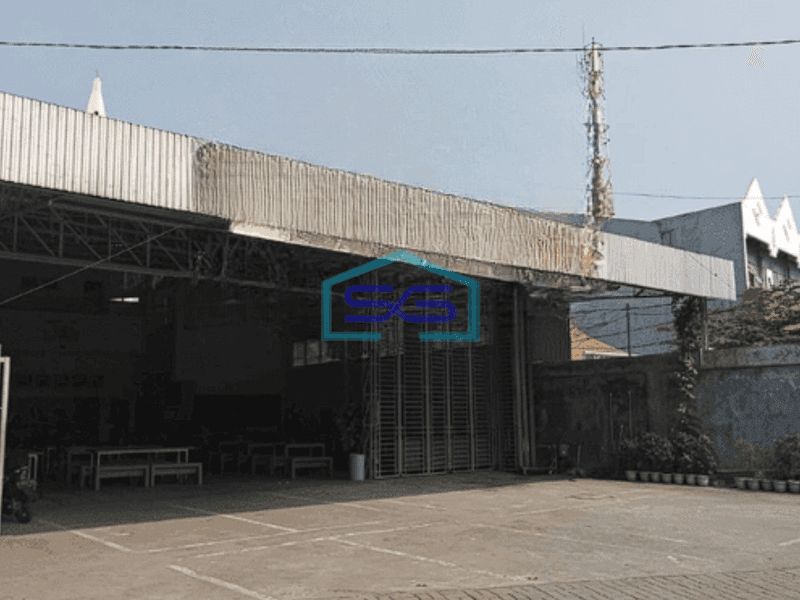 Disewakan Ruko Strategis Ex Resto di Jakarta Timur LB 500m2