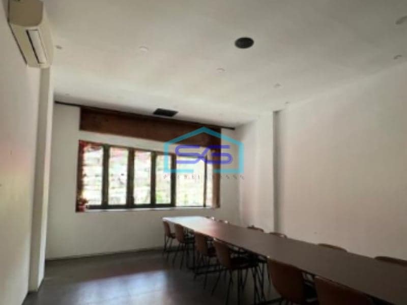 Dijual Ruko Luas Bangunan 240 m² Lokasi di Jakarta Barat Kondisi Bagus