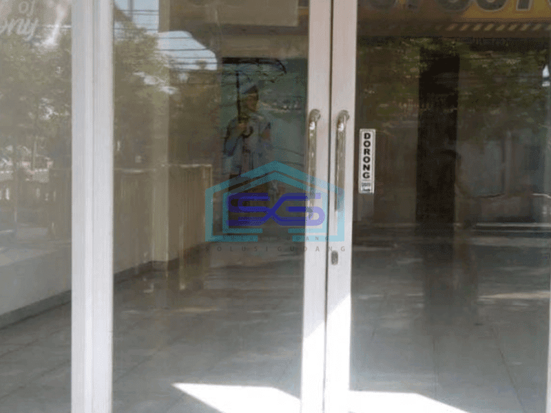 Disewakan ruko tiga lantai di kota blitar