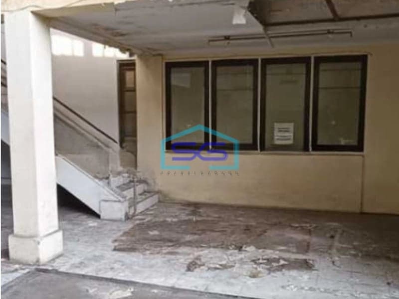 Disewakan Ruang Usaha sebelah OCBC ( seberang gedung merdeka museum KAA) Luas Bangunan  900 m²