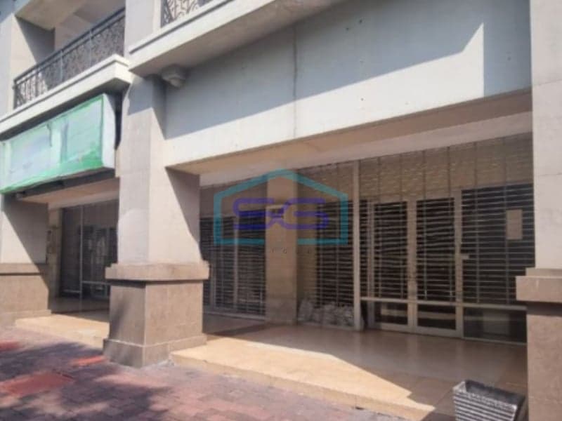 出售：位于雅加达西部战略性和高端地段的4层商铺，建筑面积300平方米