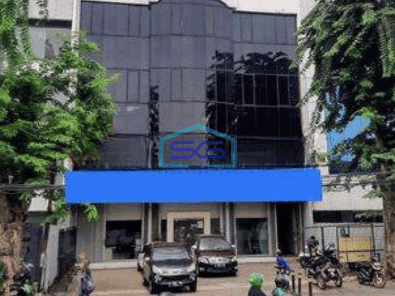 Disewakan Ruko 4 Lantai Luas 200 m² Parkir 4 mobil di Jalan Raya Matraman Jakarta Timur