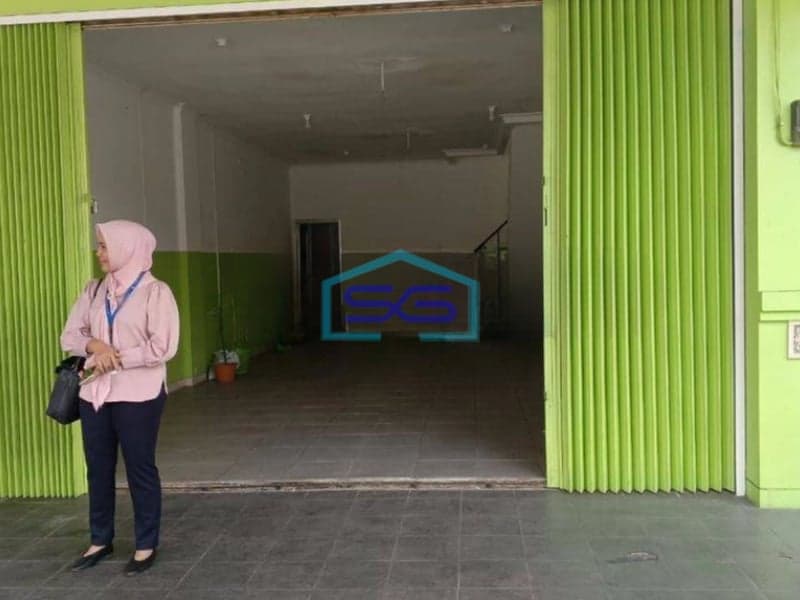 Disewakan Ruko Strategis 3 Lt Jalan Utama di Bulevard Hijau Harapan Indah Bekasi