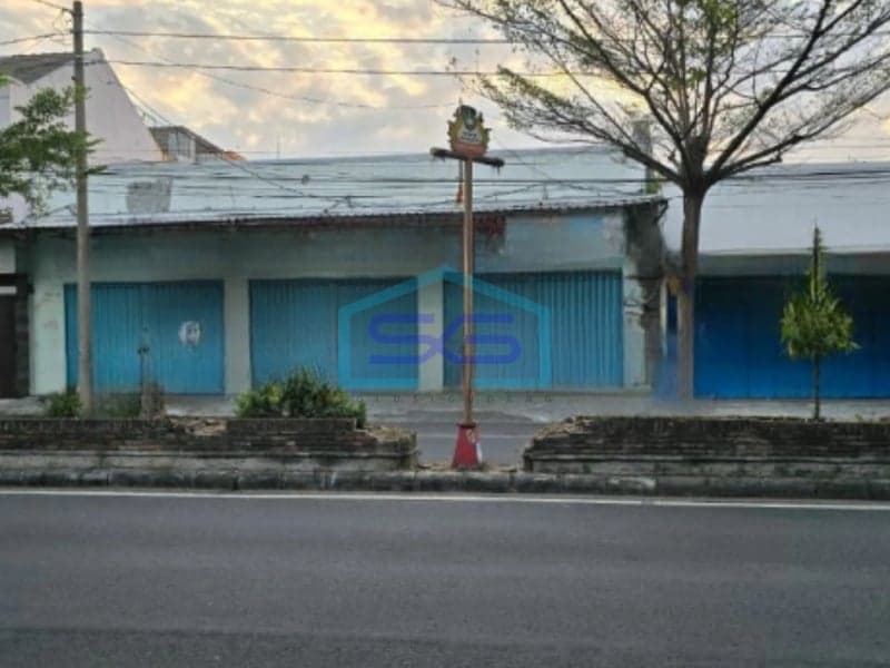 Disewakan Ruko Strategis 1 Lantai di Jalan Yos Sudarso Kratonan Solo Jawa Tengah LB 360m2
