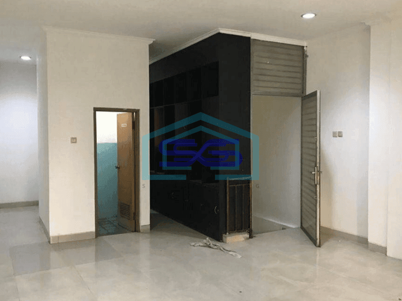 Ruko pinggir jalan Buncit raya mampang 3.5 lantai bisa parkir 4 mobil