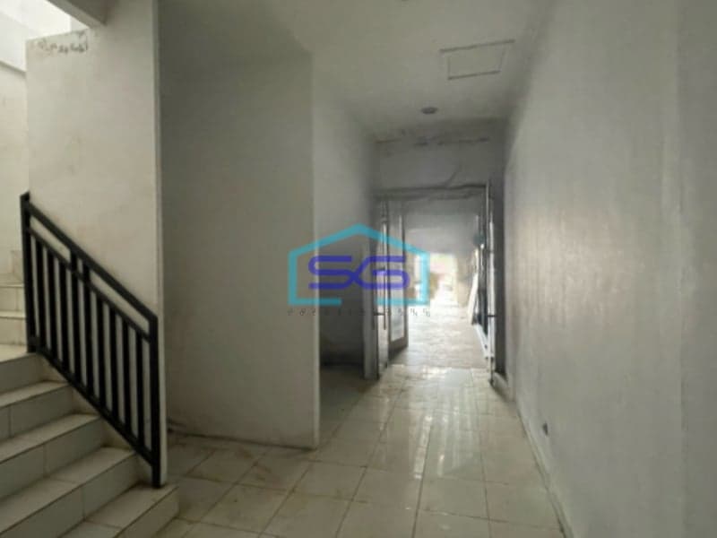 Disewakan Ruko 2 Lantai dan Rooftop Berada di Pinggir Jalan Utama Kemang Jakarta Selatan LB 225m2