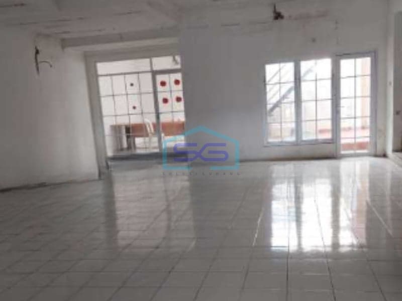Disewakan Ruko Sangat Strategis Luas Tanah  200 m² Lokasi di Tangerang Selatan
