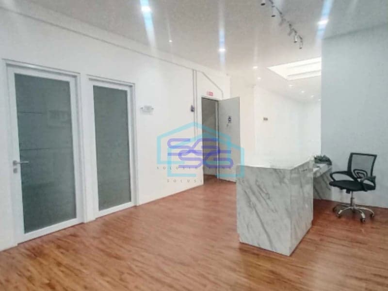 Disewakan Ruko Cantik Mainroad di Bandung Muat 10 Parkir Mobil LB 550m2