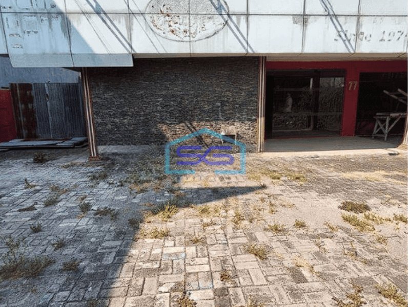 Disewakan Ruang Usaha di Kota Kediri Luas Tanah 900m2 Area Parkir Luas