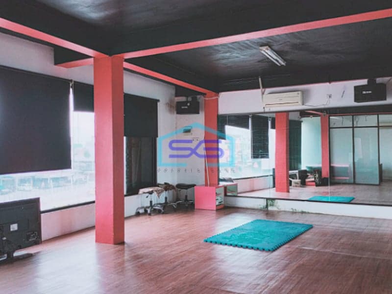 Dijual Ruko 3,5 Lantai Dengan Bonus Bisnis  di Jl. R. Sukamto, Palembang LB 1476m2