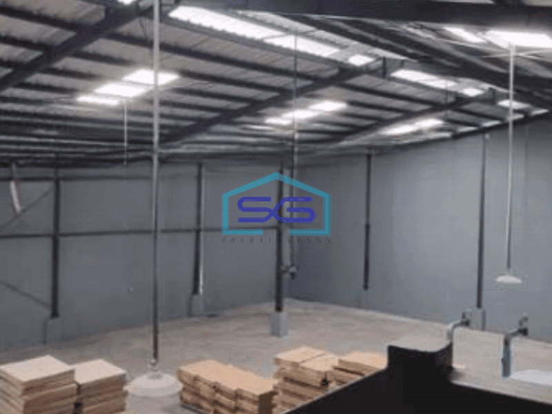 Dijual Gudang Baru Renovasi Luas Bangunan 700 m² Lokasi Cipondoh Tangerang