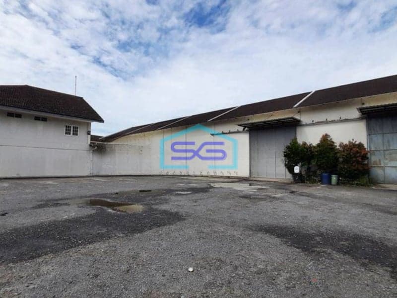 Disewakan Tanah Kavling Kedoya Raya Jakarta Barat Bonus Bangunan Gudang Dan Kantor Luas 3800m2