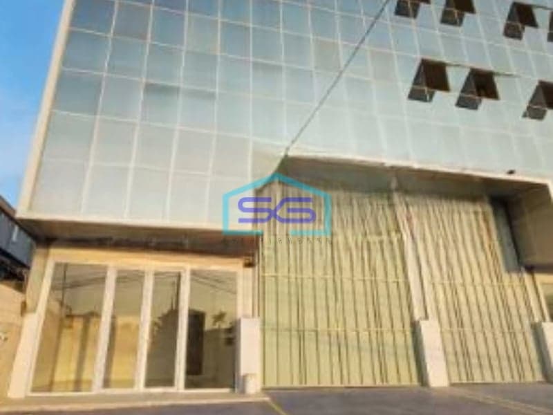 Disewakan Gudang Ada Lift Barang Luas Bangunan 738 m² Lokasi Kalideres Jakarta Barat