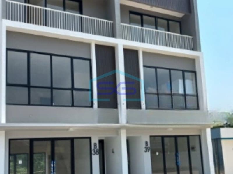 Strategic Commercial Shophouse for Rent, Building Area 1442 m² in Cikarang