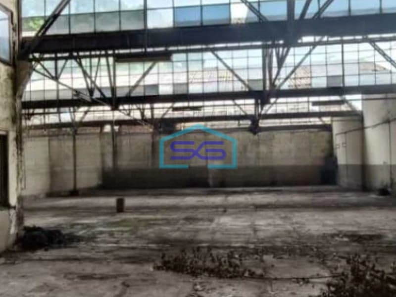 Disewakan Ruang Usaha sebelah OCBC ( seberang gedung merdeka museum KAA) Luas Bangunan  900 m²