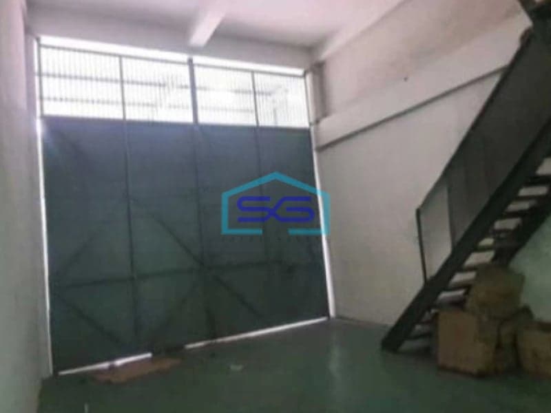 Disewakan Gudang Ada Lift Barang Luas Tanah 581 m² Lokasi Cengkareng Jakarta Barat
