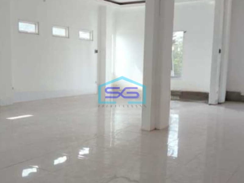 Disewakan Ruko 2 Lantai Luas Tanah Bangunan  900 m² di Jakarta Timur