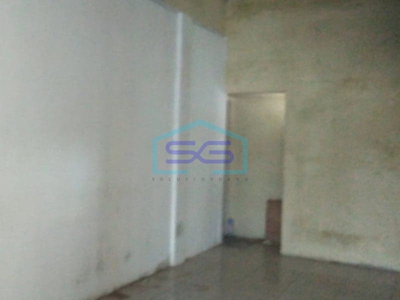 Shop House for Rent in Cinunuk Bandung Spacious Building