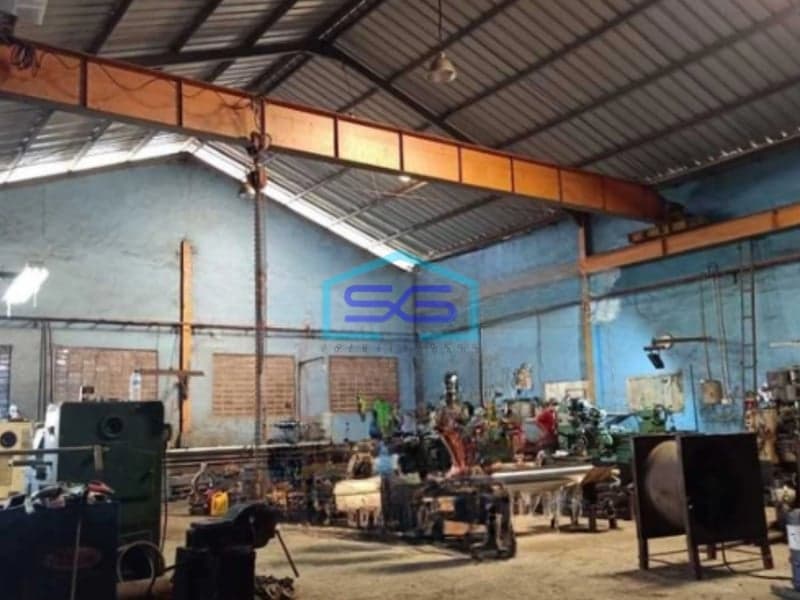Dijual Pabrik Bubut Bonus Hoist 5ton di Teluk Naga Tangerang LB 1500m2