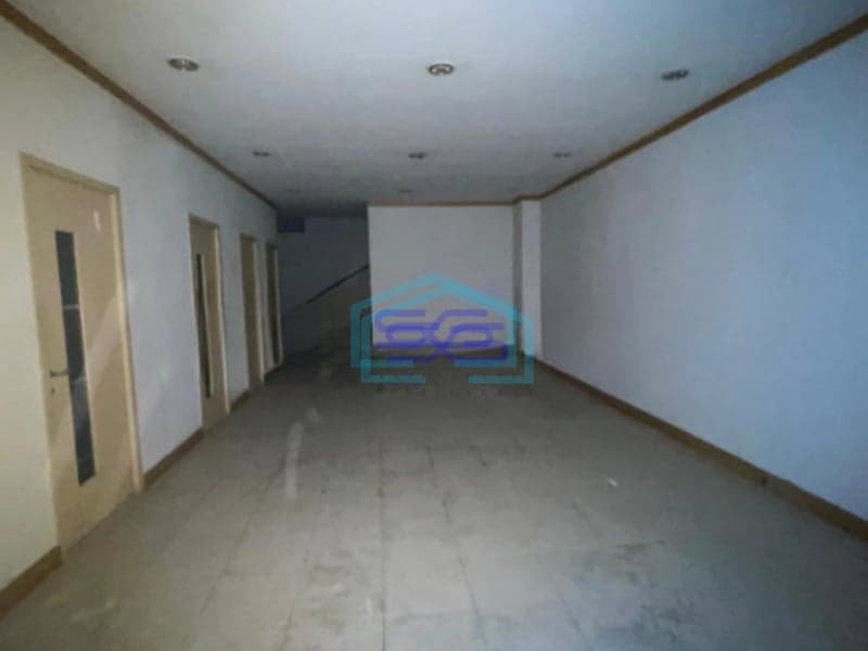 Disewakan Ruko 3 Lantai Kawasan Niaga Di Pasar Legi Banjarsari Solo LB 300m2