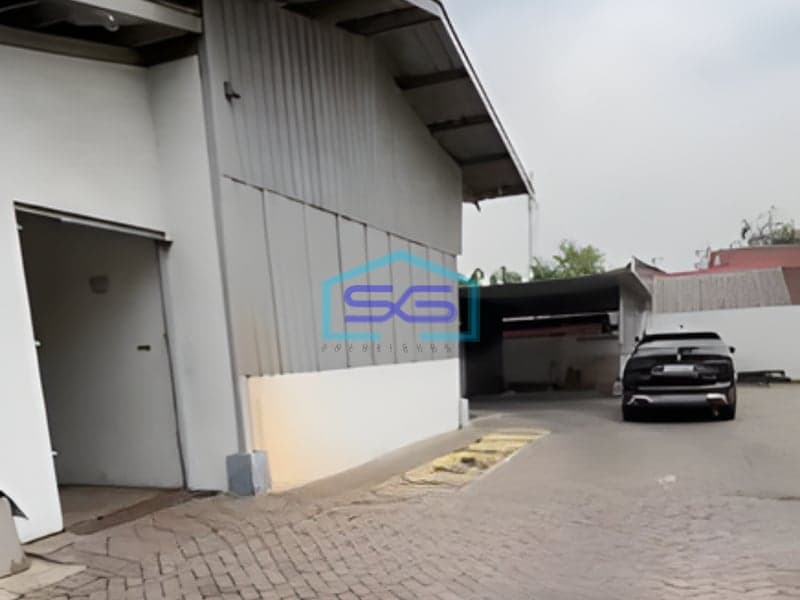 Dijual Ruang Usaha Ex Showroom di Sidoarjo Jawa Timur LT 1704m2