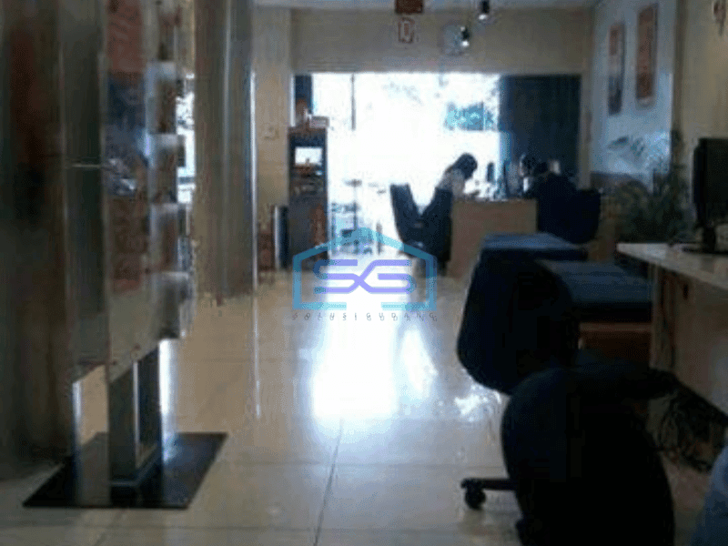 Disewakan Ruko 4 Lantai Luas 200 m² Parkir 4 mobil di Jalan Raya Matraman Jakarta Timur