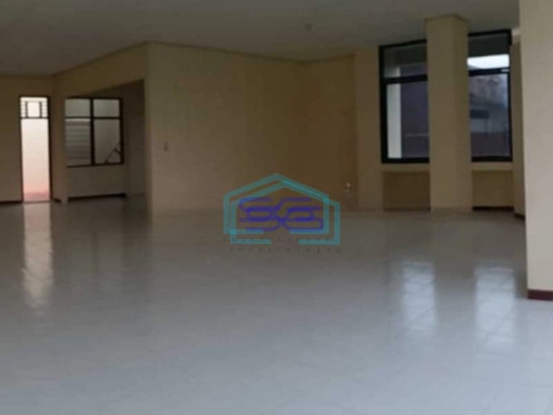 Disewakan Ruko Strategis 3 Lantai Kawasan Niaga di Widuran Solo LB 300m2