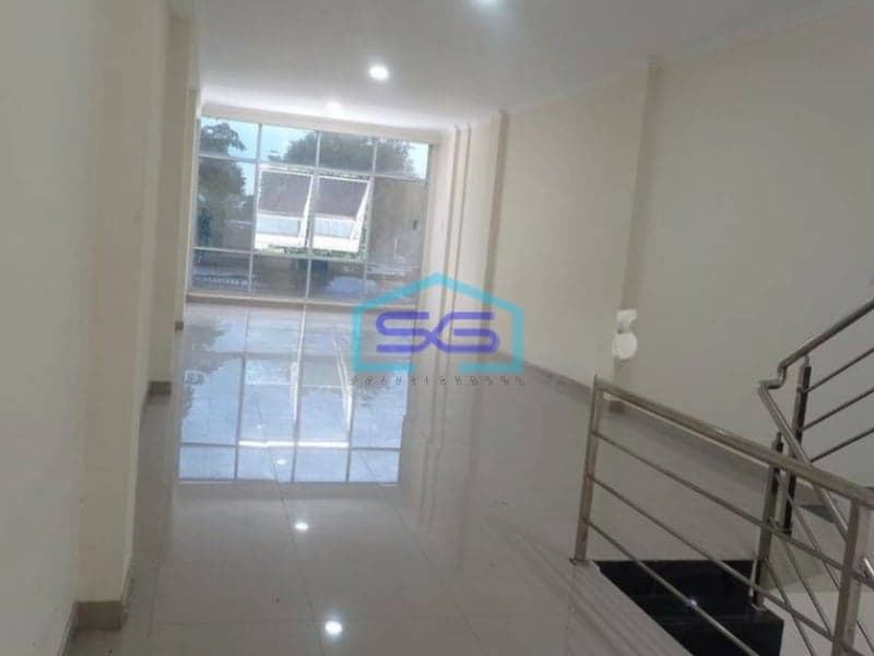 Disewakan Ruko Baru di Pinggir Jalan Raya Pondok Gede Jakarta Timur LB 282m2