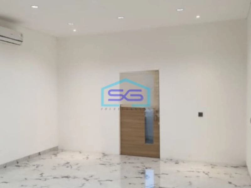 Dijual Cepat Kantor Luas Bangunan 220 m² Lokasi di Kembangan Jakarta Barat