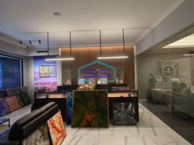 Dijual Ruko Ddengan Interior Terbaik dan Termewah di Pusat Pertokoan dan Perkantoran Solo Baru LB 200m2