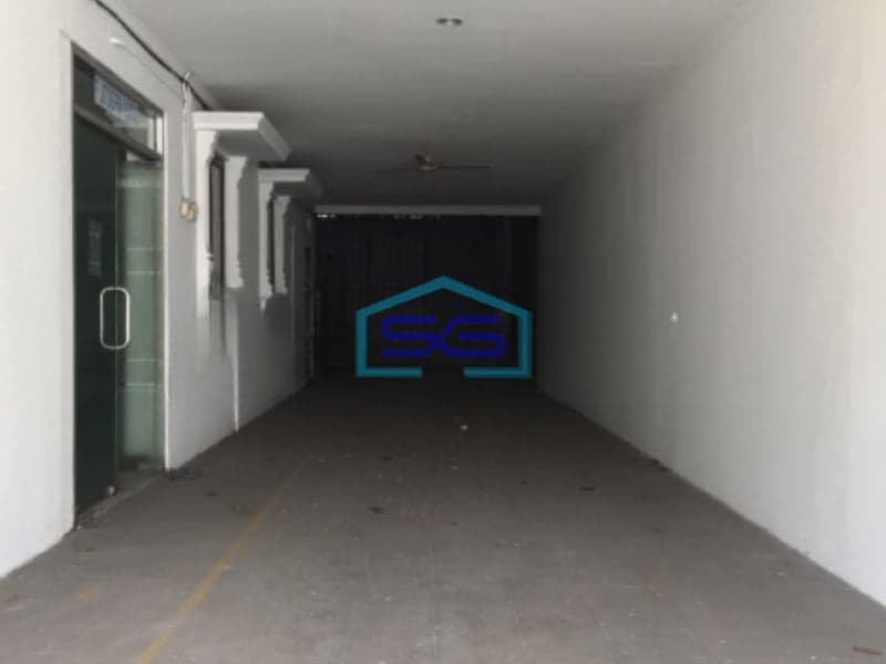 Disewakan Ruko Hadap Jalan Raya di Lapangan Bola Kebon Jeruk Jakarta Barat Luas Bangunan  432 m²