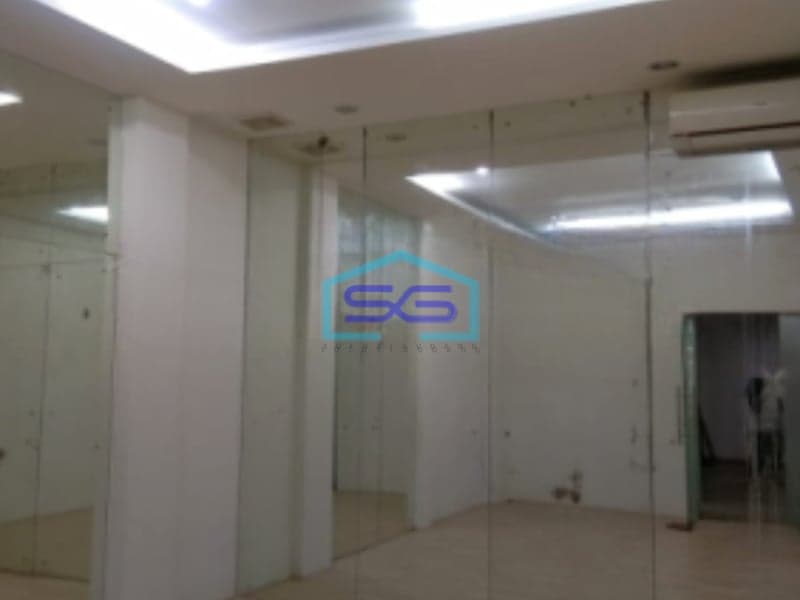 Disewakan Ruko Luas Bangunan  240 m² Lokasi di Pluit Jakarta Utara