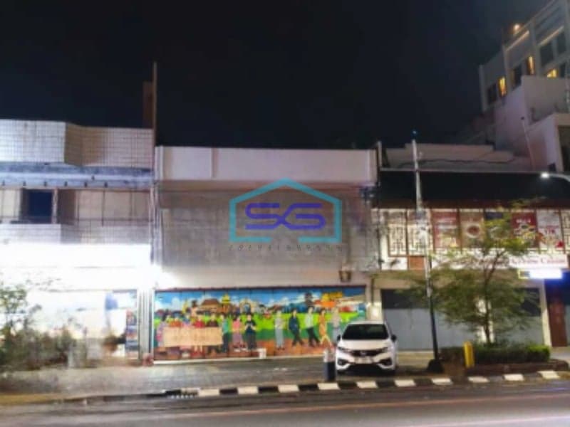 Disewakan Ruko Lokasi Di Tengah Kota Pinggir Jalan Slamet Riyadi di Solo Cocok Untuk Investasi Usaha.