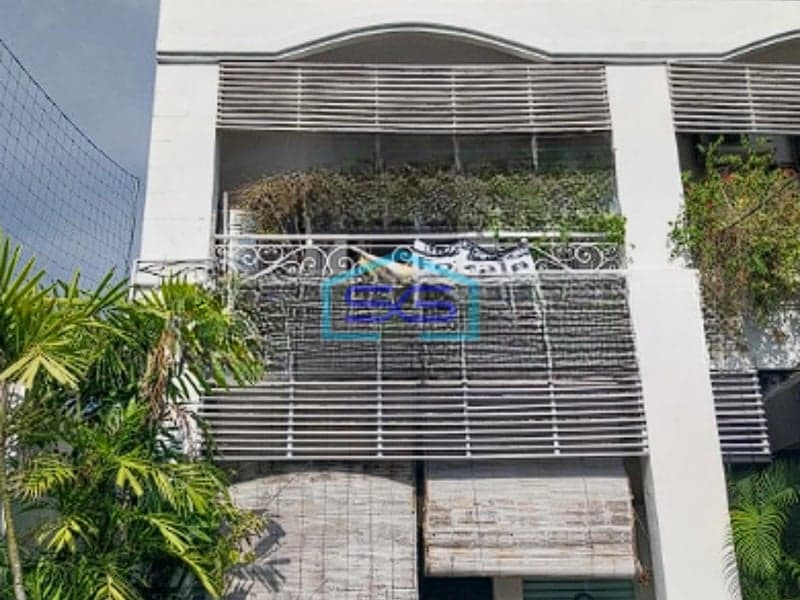 Disewakan Ruko di Jalan Utama Raya Kerobokan Badung Bali LB 180m2