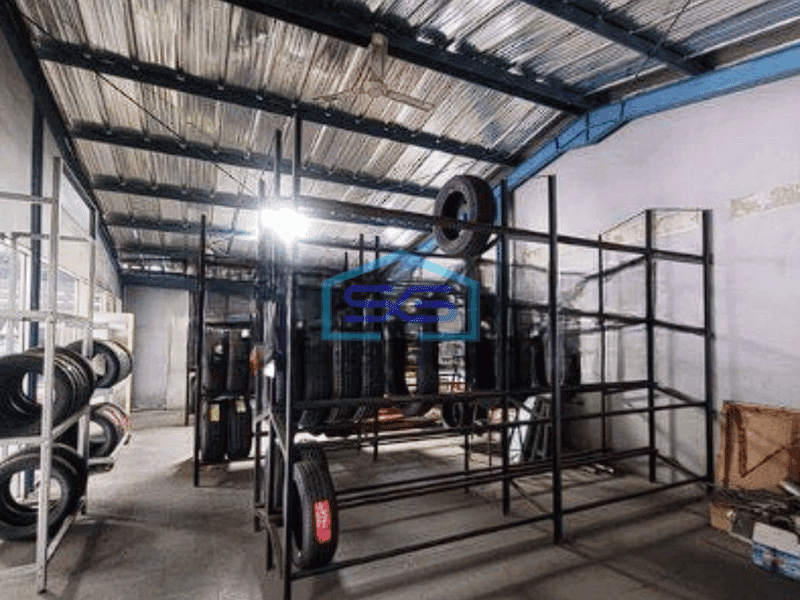 Dijual Ruang Usaha Ex Bengkel di Jalan Raya Ciater Tangerang LT 368m2