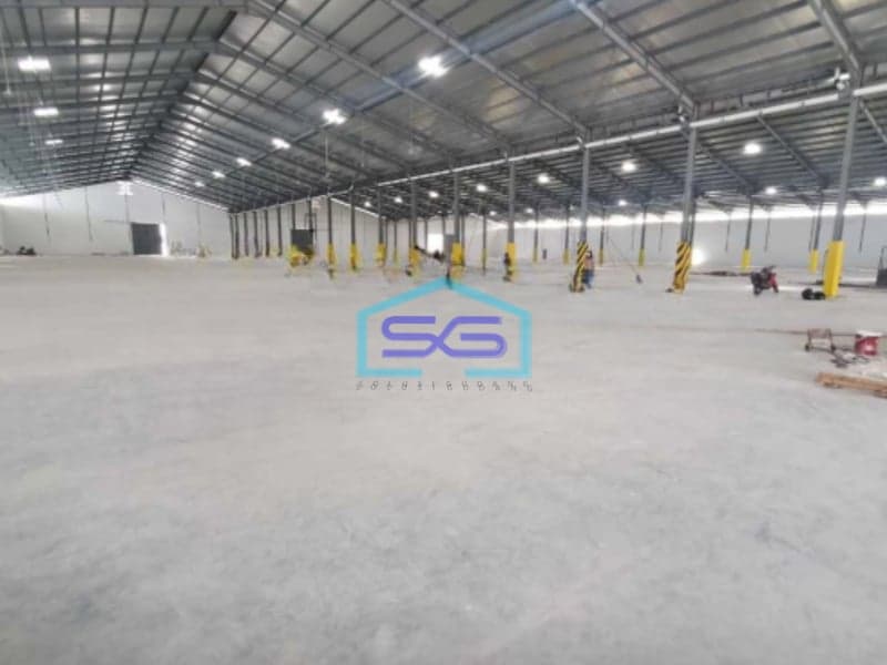 Disewakan Gudang Ada Loading Dock Luas Tanah  13000 m² Lokasi Bebas Banjir di Ngaliyan Semarang