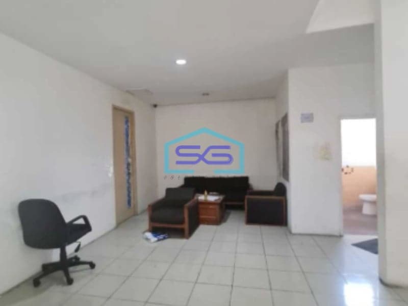 Disewakan Gedung Super Strategis Ex Bank di Jalan Veteran Solo LT 2580m2