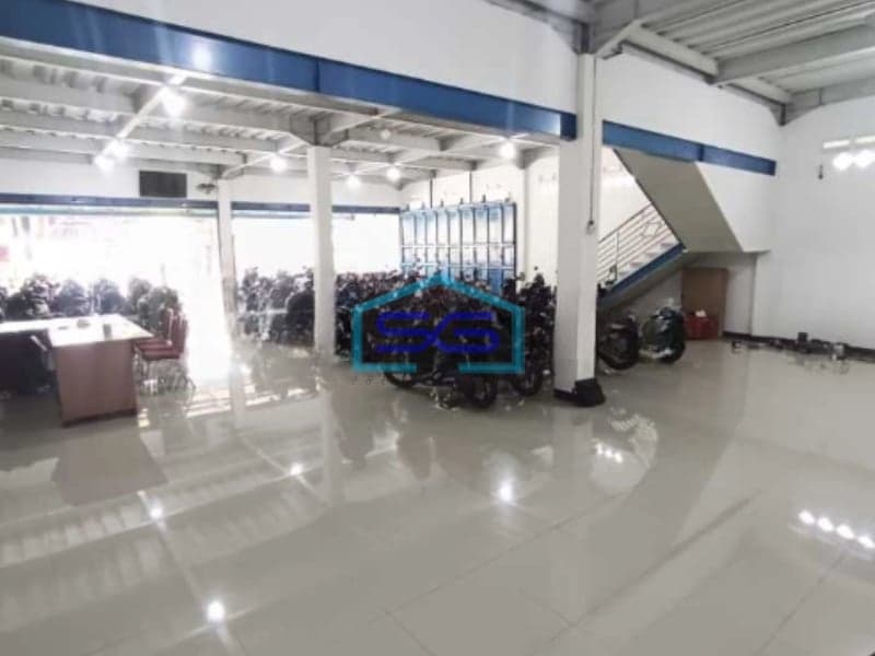 Disewakan Ruang Usaha yang Strategis Ex Showroom Motor di Bekasi Timur LB 450m2