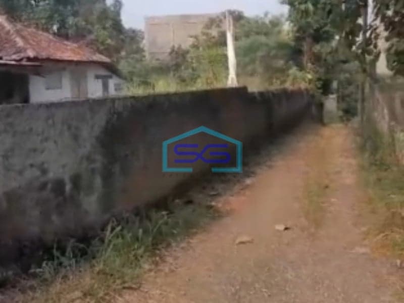 Disewakan Tanah Kavling Pinggir Jalan Ada Bangunan Lokasi Strategis LT 1800m2 di Gunung Sindur Bogor