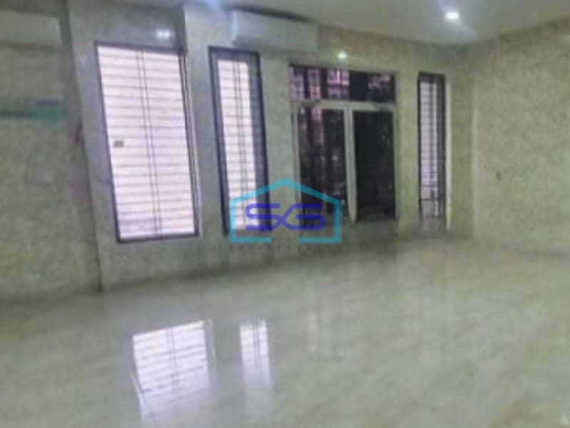 Disewakan Gudang Ada Lift Barang Luas Bangunan  1400 m²  di Cengkareng Jakarta Barat